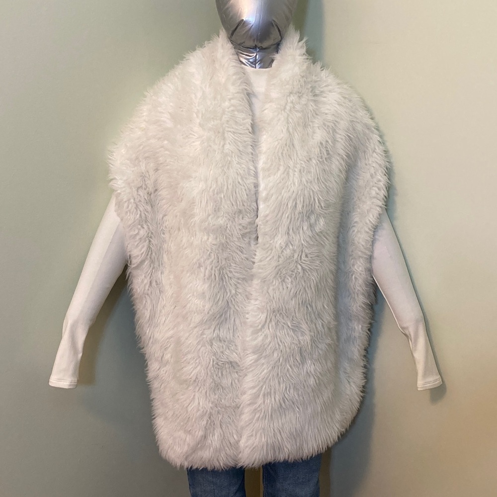 BOGO🛍️Cozy White Faux Fur Scarf